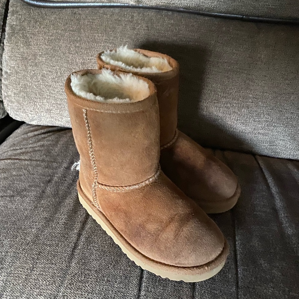 Girls uggs size 10